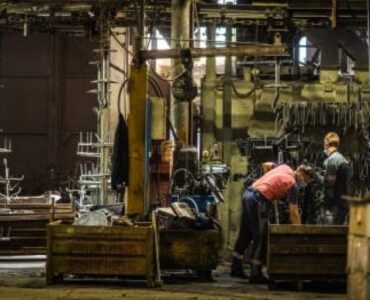 jak przebiega proces demontażu urządzeń metalowych